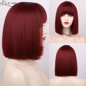 Perruques I's a wig Perruques synthétiques Bob courtes et lisses rouges avec frange pour femme Noir Rose Violet Marron Cosplay Cheveux pour fête quotidienne