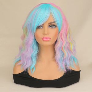 Pruiken SuQ Dames Korte watergolvende pruik met pony Synthetisch haar voor meisjes Cosplaypruik Regenboog Meerkleurig Feest Cosplaypruiken