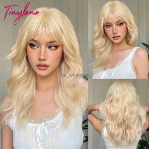Perruques Wigs synthétiques Light Blonde Blonde Synthétique jaune bangs avec une frange Lolita Cosplay Wig Curly Wigs pour femmes blanches Chaleur naturelle