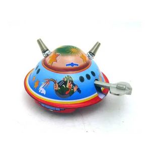 Toys enroulées 3 pièces / lot de séries adultes de style rétro de style rétro en métal d'ufo spatial spatial arpenteur horloge de travail de rattroit de jouet rétro s2452444
