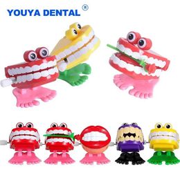 Toys de liquidation 50 morceaux de dents ridées dentaire Suffocation Chat Toys Childrens mini romans horloge