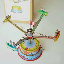 Toys Wind-Up Classic Series Retro Corloge-horloge Happy Rabbit Wind Up Metal Walking Tin Play Drum Rabbit Robot mécanique Toy S24