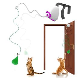 Toys enroulement électrique Cat Toy Corde Automatic Tasing Cat String Toy Hanging Porte interactive Cat jeu jouet aléatoire Swinging Cat Scratching Stick S2452444