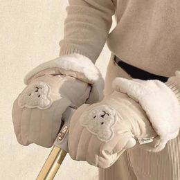 Protège-mains de poussette pour enfants coupe-vent Mitaines de sports de plein air Ours mignon Chauffe-mains Gants de scooter pour la saison d'hiver 231229