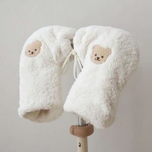 Mouff à vent brodé des gants de motif d'ours élégant chaud pour bébé cadeau l2405
