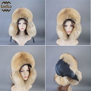 A prueba de viento Invierno Hombres Mujeres Piloto Bomber Trapper Sombreros Real Fox Mapache Piel Cuero Nieve Cap con orejeras Sombreros de ala 231225