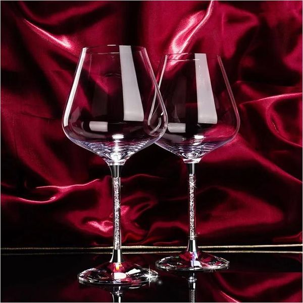 Verres à vin 2pcs Coupe en verre de livraison rapide pour le logo de mariage Personnaliser l'ensemble rouge avec des strass remplis de tige et Drop Home Garden Kitch Dhmqg