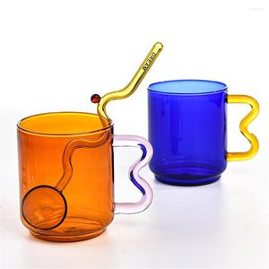 Verres à vin 300 ml de poignée d'oreille colorée tasse de verre simple conception de vague simple tasse de thé artistique pour le cadeau d'anniversaire de la Saint-Valentin