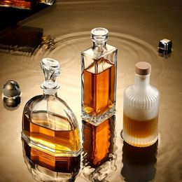 Verres à vin 500 ml en forme de diamant Petite bouteille avec rayures en liège Whisky Brandy Vodka Shochu Fruit Hip Flask Decanter 230628