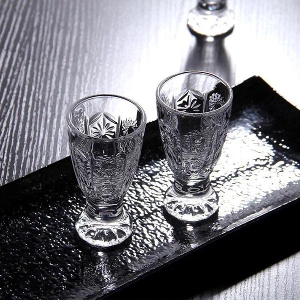 Casas de vino 6 PCS Creative grabado s copo de moda mini tazas de vidrio sin plomo para licor regalos de bebidas para fiestas en casa