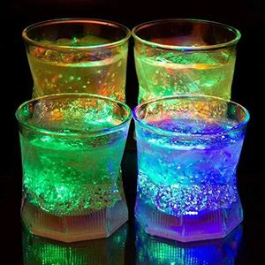 Wijnglazen geactiveerde veelkleurige LED ouderwetse bril ~ Leuke oplichtende drinkbekers - 10 oz. - Set van 4 espressokopjes Glaswerk Coffe 231007