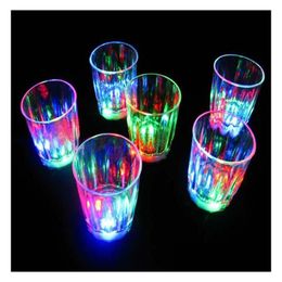 Wijnglazen drinkware keuken eetbalk led flitsende gloeiende cup water vloeistof geactiveerde verlichting bierglas mok lichtgevende pa druppel de dhxyw