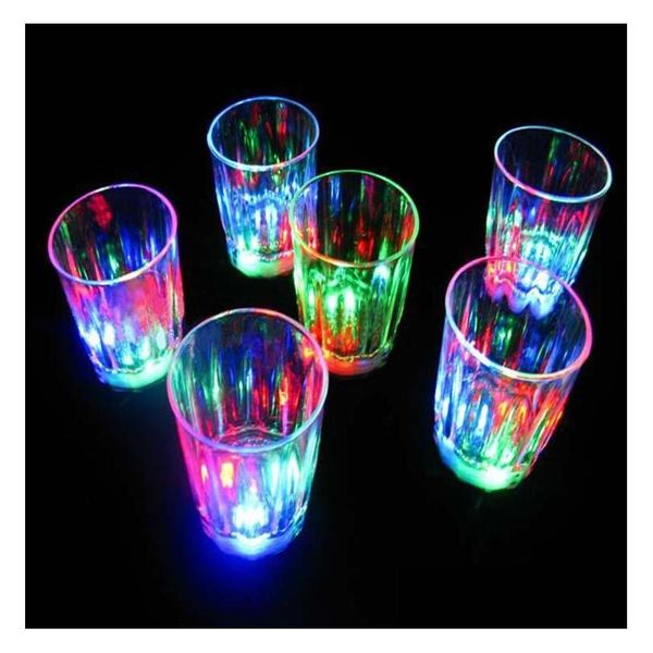 Verres à vin Drinkware Cuisine Salle À Manger Bar Led Clignotant Tasse Rougeoyante Eau Liquide Activé Lightup Bière Tasse En Verre Lumineux Pa Drop De Dhxyw