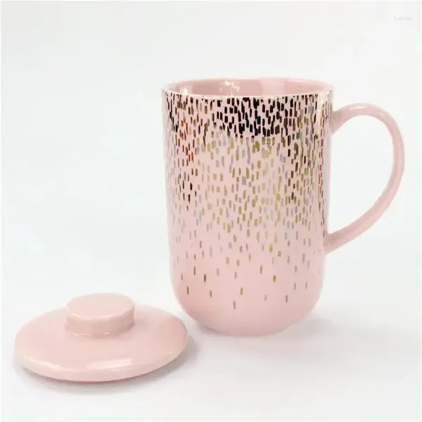 Taza de té de cerámica dorada rosada de lujo de las copas de vino con la manija del filtro y de la tapa