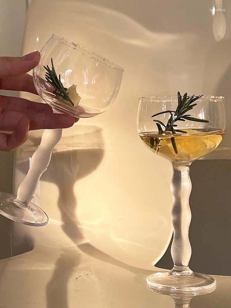 Verres à vin givrés, pied haut, tasse à Cocktail, Design médiéval, verre Transparent étranger, poignée ondulée, Bar Restaurant