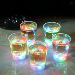 Verres à vin LED Automatic clignofing tasse transparente Couleur Changer de bouteille d'eau Bouteille de boisson Buinte Verre de mariage Décoration de la décoration