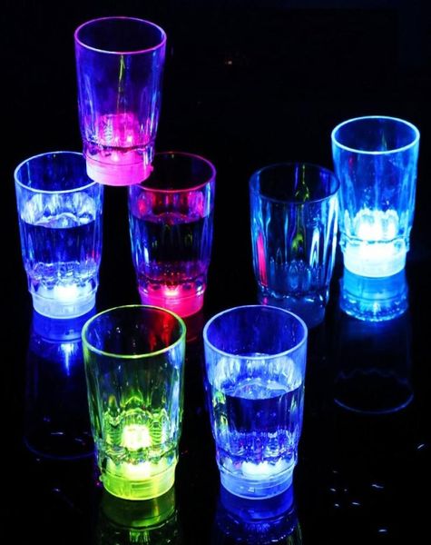 Verres à vin LED jouets clignotant tasse lumineuse activée par l'eau lumière vin bière tasse lumineuse fête Bar boisson décoration de noël 6567365