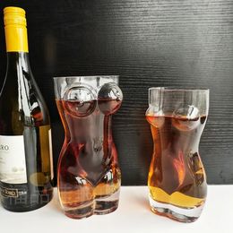 Wijnglazen Unieke bierbeker Grappig wijnglas Whisky Wodka S-bril Creatieve bar Cocktailglas Lichaamsvorm Mok Koffie Sapbeker 231208