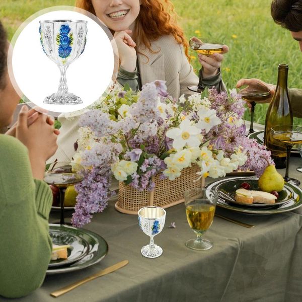 Weingläser, Wasserglas, Mini-Teetassen, Metallgetränke, winziges Trinken, elegante Braut und Bräutigam, dekorativ