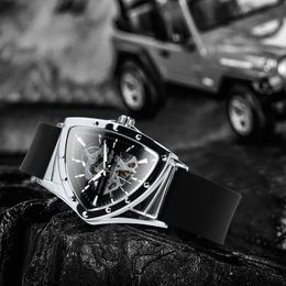 Winnaar Sports Triangle Skeleton Automatische mannen Kijken Luminous Pointers Fashion Rubber Riem Luxe Militaire mechanische horloges 240407