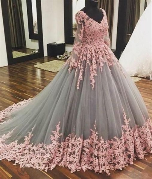 Hiver 2018 Belles Robes De Soirée À Manches Longues Col En V Une Ligne Balayage Train Blush Rose Dentelle Et Argent Gris Tulle Robes De Bal