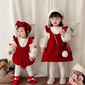 Hiver bébé fille 2 pièces Look soeur ensemble coton bulle manches Plus velours bas hauts à bretelles ample barboteuse robe costume arc sac 240109