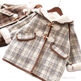 Winter Baby Girls Plaid Velvet Horn Buckle Hooded Plaid Coat Children Clothing Kids Controled Casual Long Sleeve Trench Coats Fashion Outdars S1824