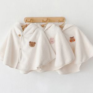 Hiver bébé manteau à capuche infantile garçons filles manteau vêtements d'extérieur coupe-vent couverture en velours de corail pour né ours brodé vêtements pour enfants 240125