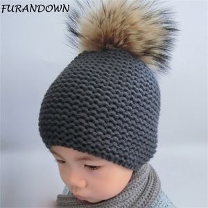 Hiver Bébé Skullies Bonnets Réel Fourrure De Raton Laveur Pompon Garçon Et Filles Chaud Bonnet Chapeau Pour Enfants Y201024