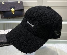 Winter Baseball Cap Letter Borduurde Lamb Wol Koreaanse mode Warm All-matching Casual Sun-Proof Peaked Cap Men