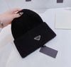 겨울 비니 클래식 편지 인쇄 니트 모자 여성 양모 모자 패션 거꾸로 된 삼각형 유니렉스 따뜻한 두개골 캡 카스 퀘트