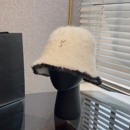 Wintermuts ontwerper voor dames Fuzzy Bucket Hat Motorkap Luxe Caps warme wollen hoed Mode Dames Brede Rand Hoeden Gouden Letter Chapeau G5