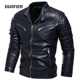 Chaqueta de cuero negra de invierno para hombre con forro de piel cálido motocicleta delgada calle moda negro abrigo de motorista diseño plisado cremallera 220715