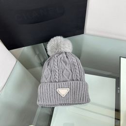 Bonnet d'hiver à pompon pour femme, bonnet de styliste en tricot de luxe, décontracté, à la mode, solide et chaud, accessoires