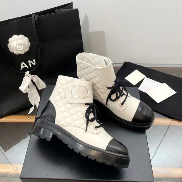 Botas de Martin de alta calidad Mujeres Diseñador de lujo Invierno Botones de lluvia de cuero genuino Flat Black White Travel Travel Trew Men Boot Zapatos casuales Caminata Caminata Lady