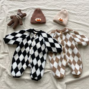 Pelele de invierno para bebés y niñas, mono con monos de Cachemira, lana de cordero a cuadros extranjeros, ropa de algodón cálida para niños 240119