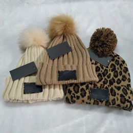 Marca de invierno, sombrero con pompones de piel para mujer, gorra de moda para mujer, gorros tejidos de diseñador, gorros para mujer, sombrero CYG23110904-5