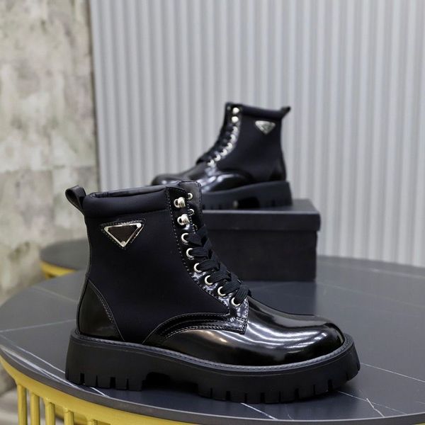 Bota de combate de cuero cepillado para hombre de marca de invierno Botas de tobillo triangulares de metal esmaltado reciclado de Re-Nylon Suela monolítica Bota estilo senderismo hasta el tobillo EU38-45