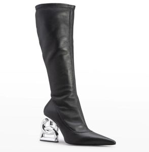 Wintermerken Keira Heels Pop lederen laarzen Baraque Hoge Heels Silvertone Logo Lettering Long Knie Boot Black Stretch Pointed Toe4903145