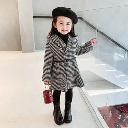 Winter Britse stijl dameswollen lange jas trenchcoat Koreaanse versie dames effen tailleband kinderkleding 2-12 jaar oud 240123