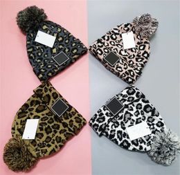 Bonnet d'hiver Chapeaux imprimés léopard Femmes Bonnet Épaissir Bonnets avec de vrais pompons en fourrure de raton laveur Casquettes chaudes pour filles Snapback Pompon Beanie Chapeaux