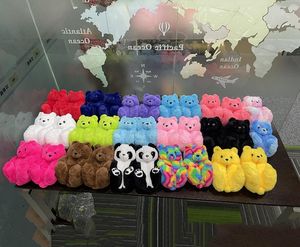 Carton d'hiver Chaussures en peluche d'ours mignon à la maison