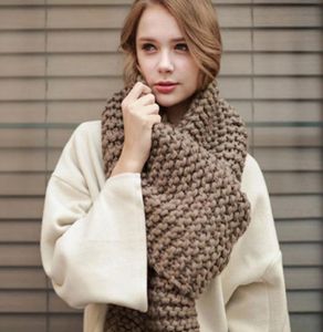 Écarpe en cachemire d'hiver Femmes Châles chaudes épais enveloppez les écharpes solides Lady Fashion pashmina de qualité couverture de qualité Câble écharpe tricotée 9837847