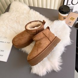 Winter Classic Australia Tasman Mini Boots Platform Snow Boot Button Matte Fur Suede Sheepskin Wol Blend Comfort Fall Designer Enkle Booties Tazz Slipper Ugitys