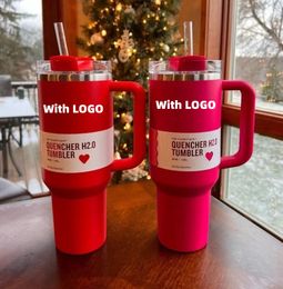 Winter Comso PINK Parade 40oz Quencher H2.0 Tasses Tasses Target Rouge Tasse de voiture de voyage Gobelets en acier inoxydable Tasses avec poignée Cadeau de la Saint-Valentin avec 1: 1 Même logo