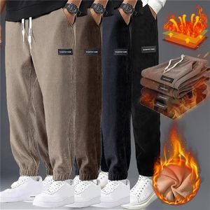 Winter Corduroy Hoge Kwaliteit Mode Mannen Jogger Warme Fleece Broek Mannen Harem Dikke Casual Thermische Joggingbroek Mannelijke Broek 240126