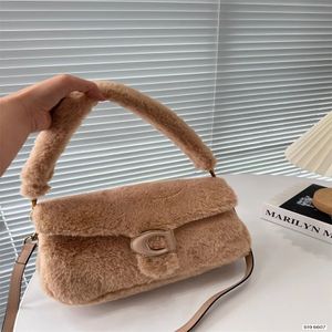 Sac à bandoulière de designer d'hiver Oreiller Tabby Shearling Sacs en peluche Cross Body Tabby Sac Sacs à main de luxe Sacs de messager mignons sous les aisselles Mode Soft Purse