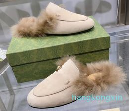 Winter Designer Dames Snowy Indoor Slippers Zachte en comfortabele schapenvacht Warme pantoffels Mooie pluche laarzen voor meisjes met doos