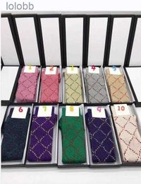 Calcetines de diseñador de invierno para mujer con letras Calcetín a rayas de moda Medias unisex de alta calidad 1 par con caja de regalo Media larga 29 Color V7EF''gg''