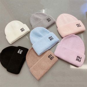 Winter Desingers Luxurys Beanie Gorro de punto cálido Protección para los oídos Temperamento informal Gorro frío Gorros de esquí Multicolor Gorros de gorro de alta calidad Gorros para parejas